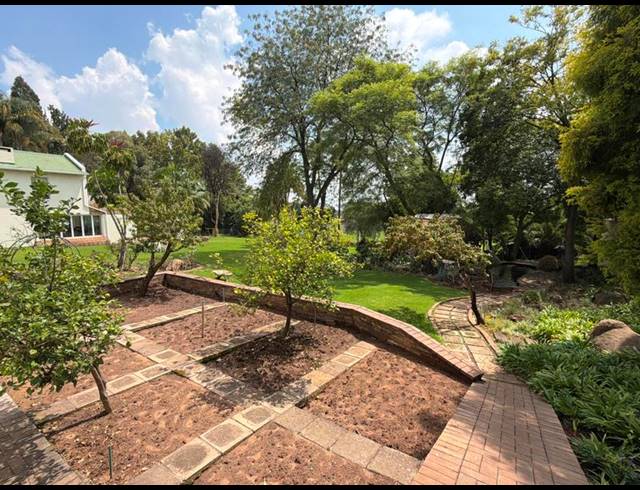 5 BEDROOM HOUSE FOR SALE IN BRYANSTON